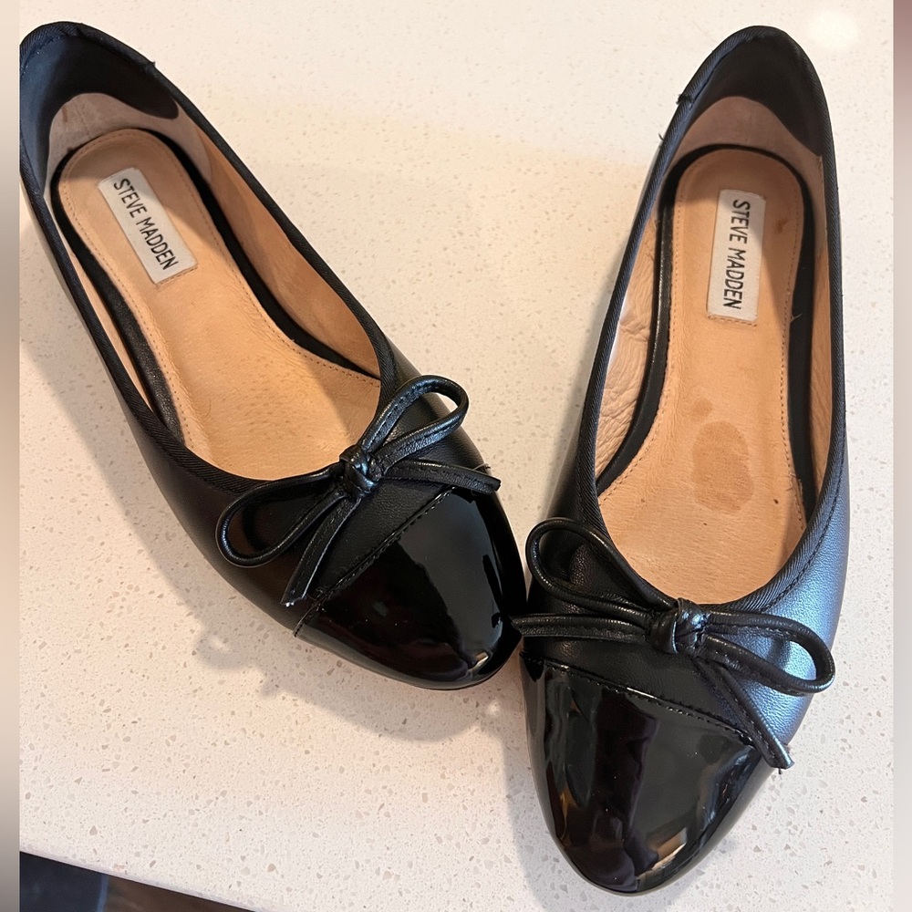 Steve Madden Ellison Black Leather flats with bows, size 8